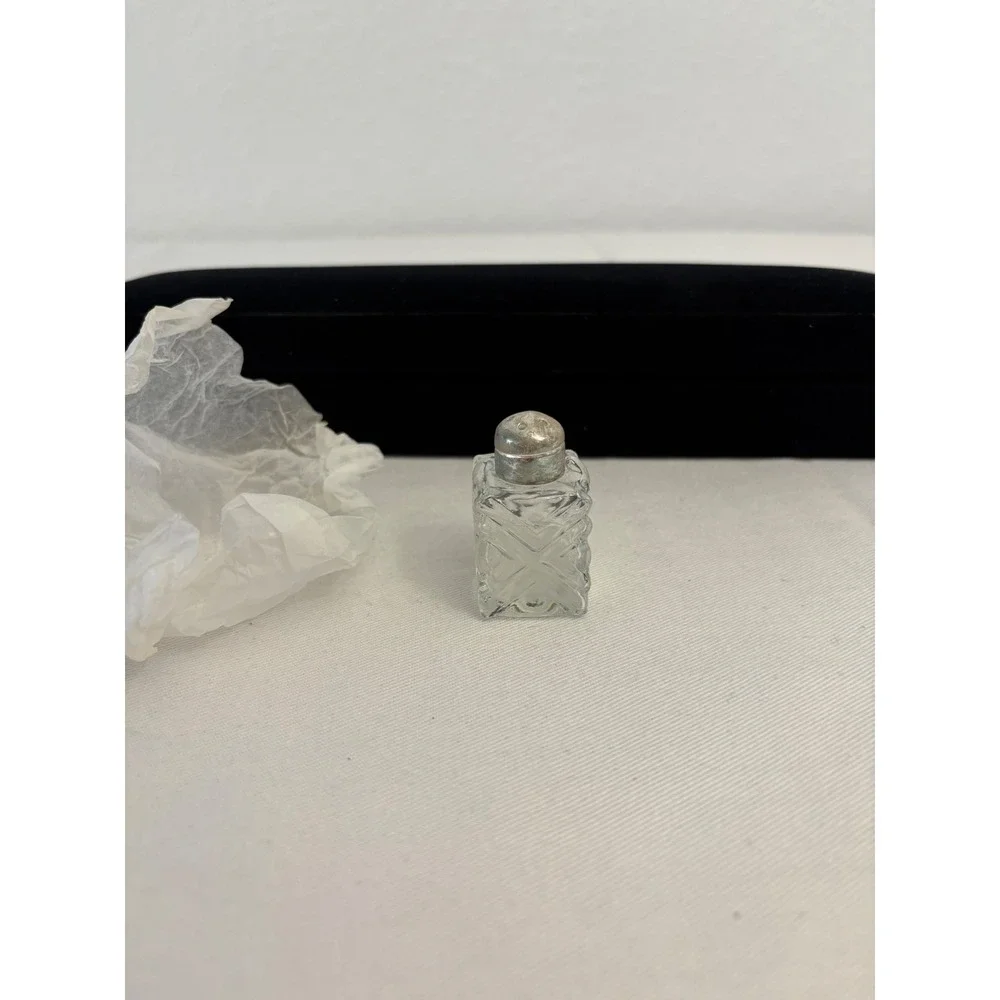 International Silver Buffet 8 Piece‎ Salt Pepper Shaker Set Crystal Glass